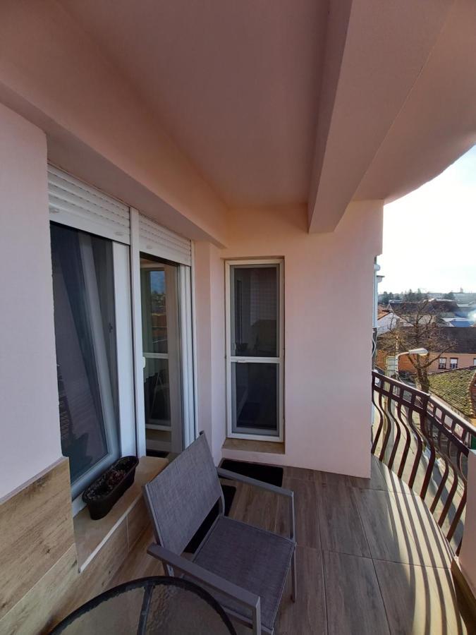 Tei Appartement Oradea Buitenkant foto
